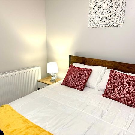 Comfy Studio Flat And Workspace Near Ashton-U-Lyne Station Stalybridge Exterior photo