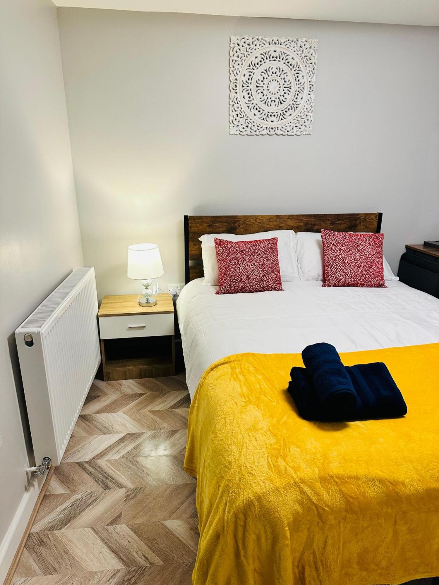 Comfy Studio Flat And Workspace Near Ashton-U-Lyne Station Stalybridge Exterior photo