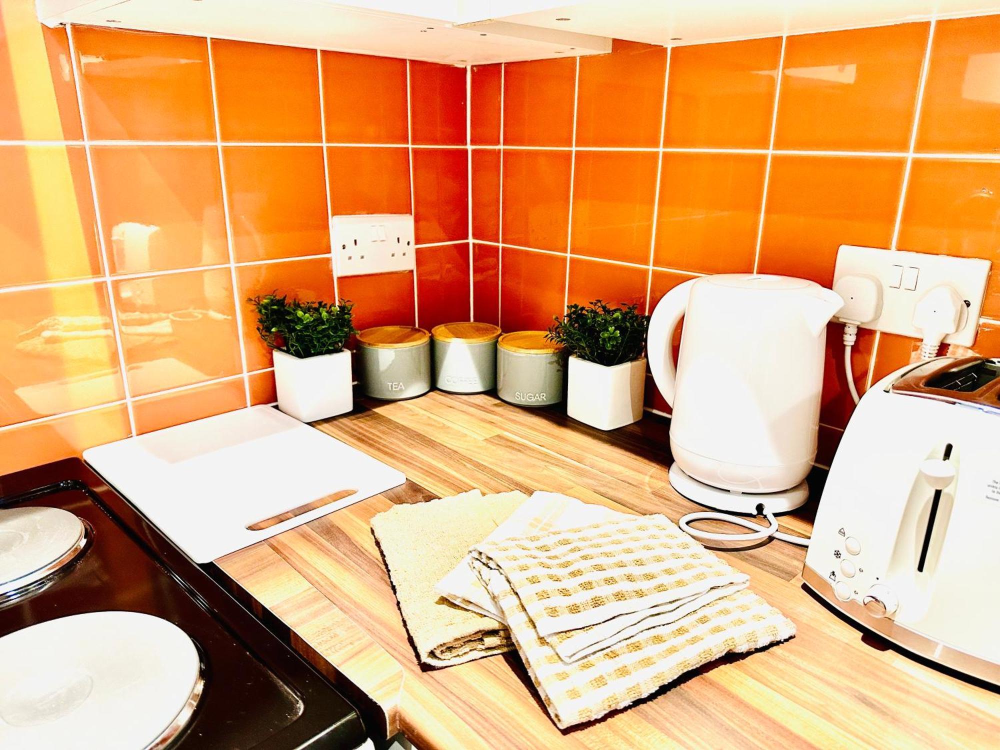 Comfy Studio Flat And Workspace Near Ashton-U-Lyne Station Stalybridge Exterior photo