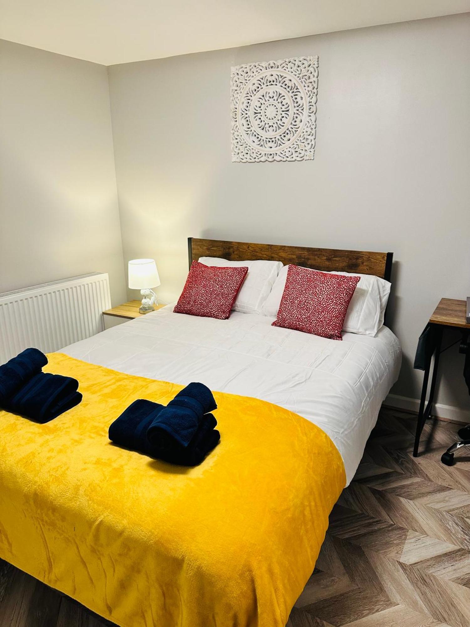 Comfy Studio Flat And Workspace Near Ashton-U-Lyne Station Stalybridge Exterior photo