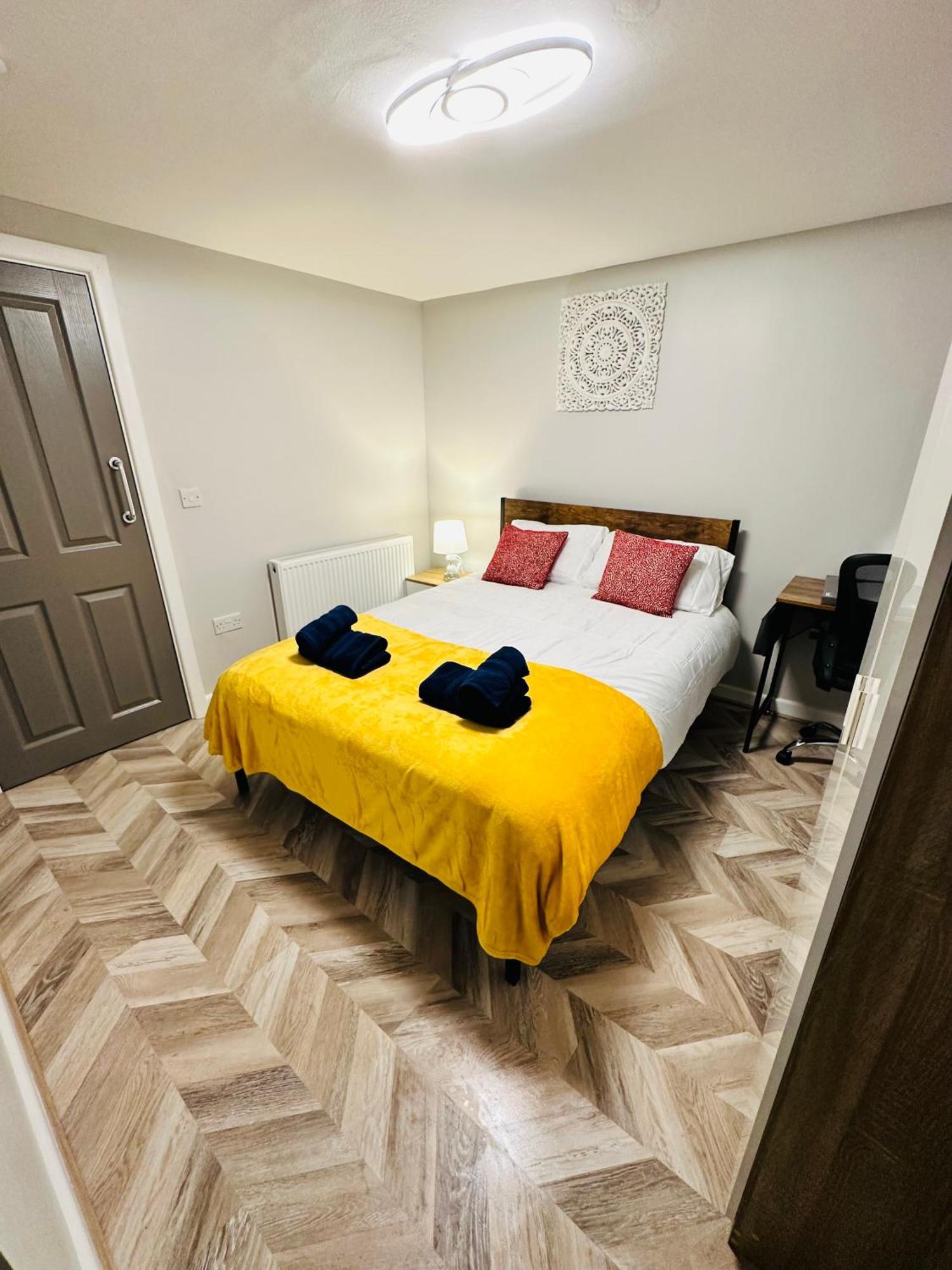 Comfy Studio Flat And Workspace Near Ashton-U-Lyne Station Stalybridge Exterior photo
